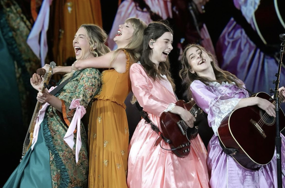 Taylor and HAIM performing No body, no crime in Seattle, WA.